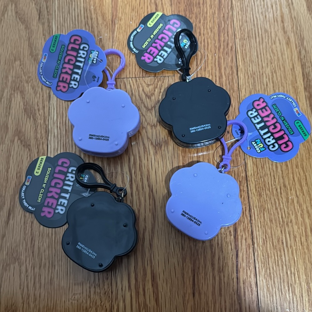 Critter Clicker Paw Keychains 4x Crazy Fun RMS - Picture 5 of 5